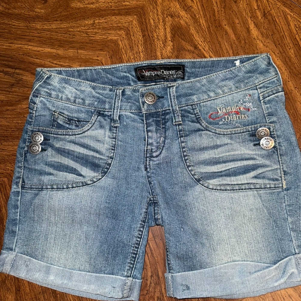 THE VAMPIRE DIARIES SHORTS, LIKE NEW CONDITION ( super super rare) DO NOT BUY